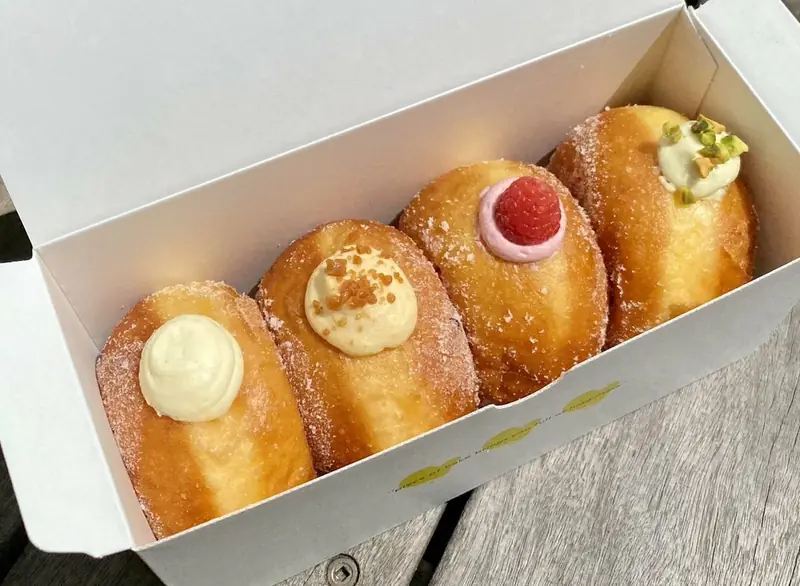 箱に並んだボンボローニ